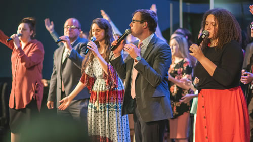 Gemeinsames Singen im Chor Gemeinsames Singen im Chor